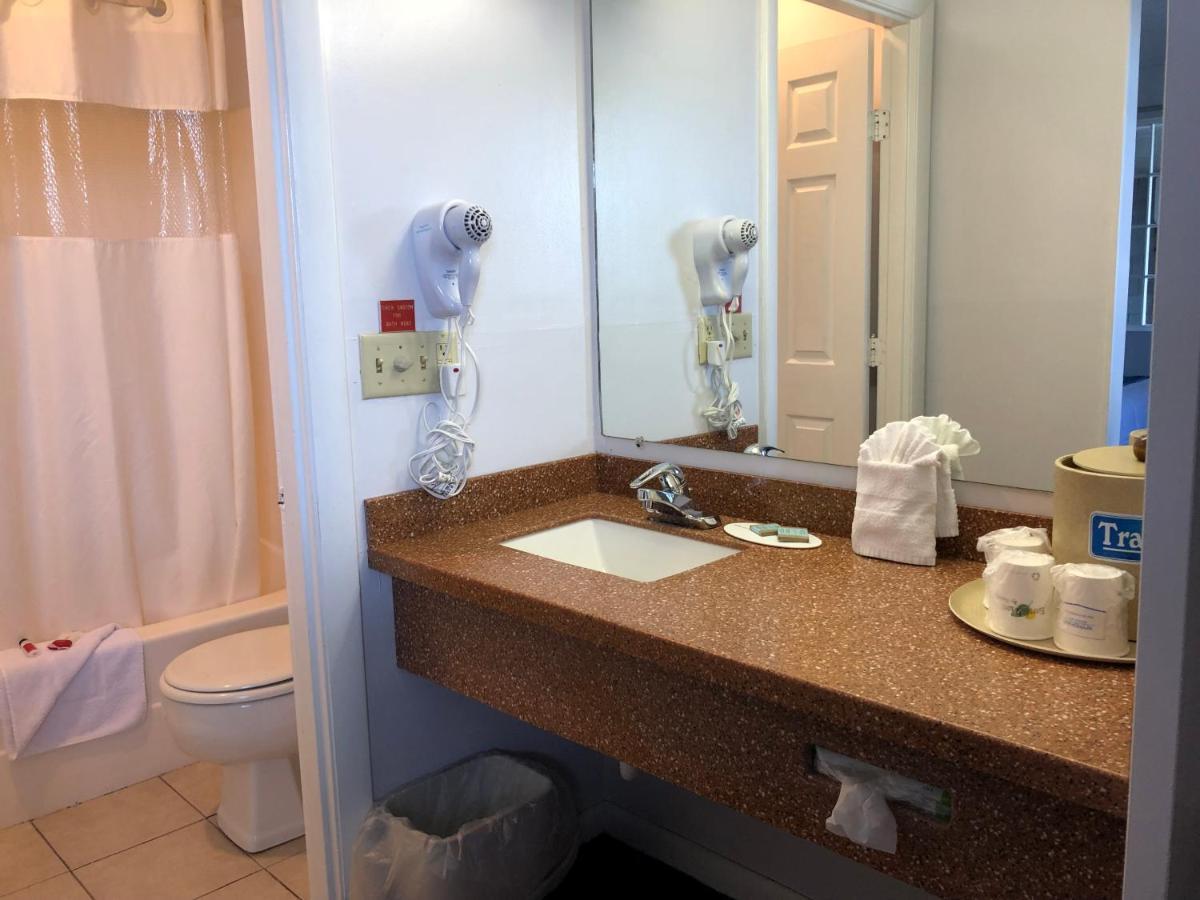 Travelodge By Wyndham Cape Cod Area West Dennis Номер фото