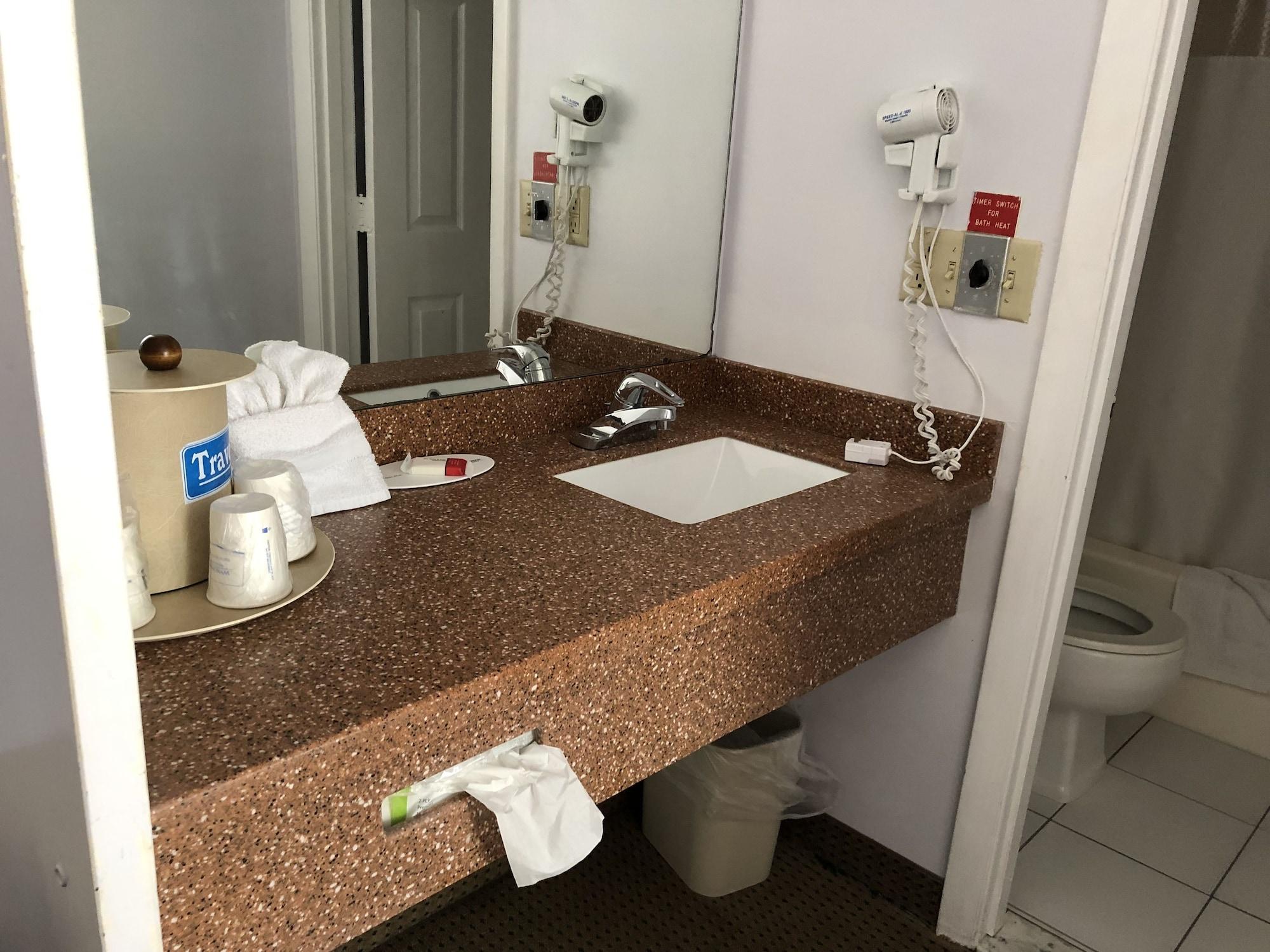 Travelodge By Wyndham Cape Cod Area West Dennis Екстер'єр фото