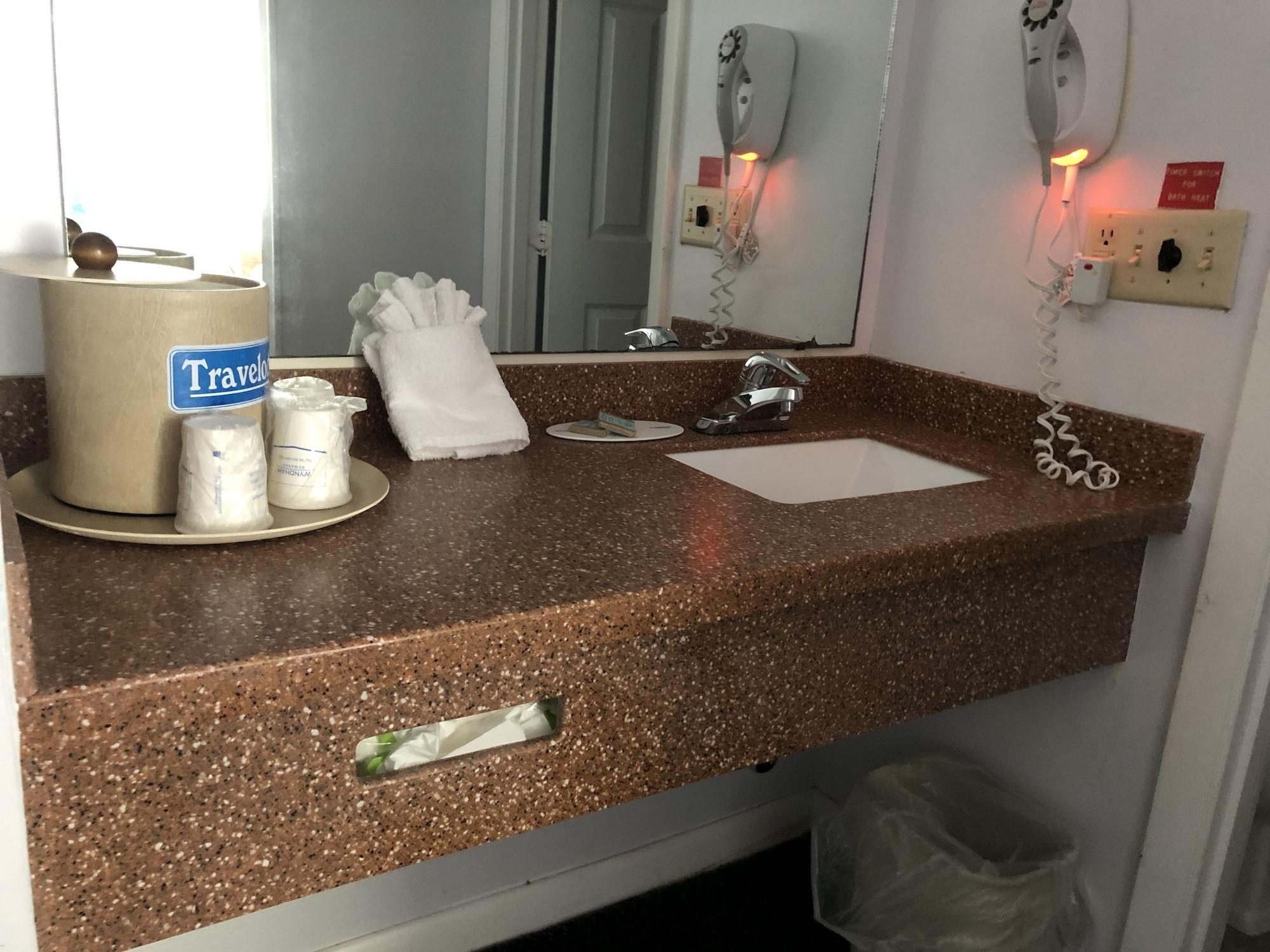 Travelodge By Wyndham Cape Cod Area West Dennis Екстер'єр фото
